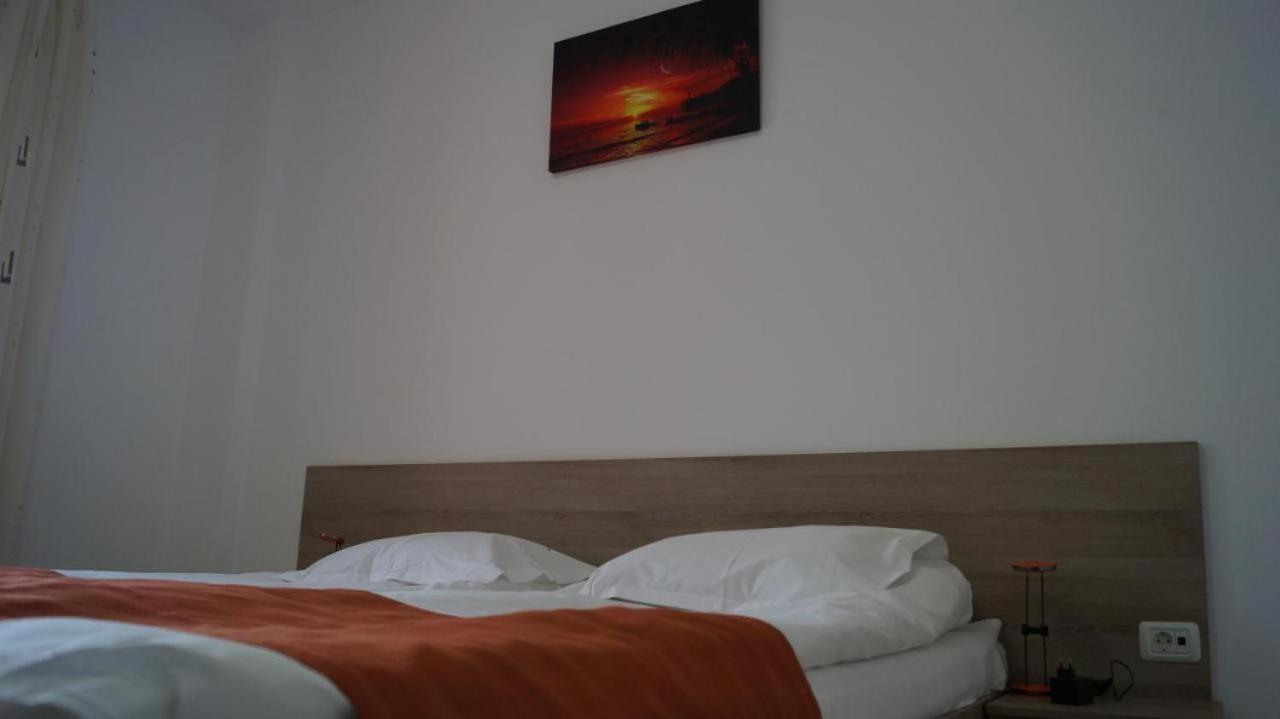 Hotel Bourbon Vama Veche Esterno foto